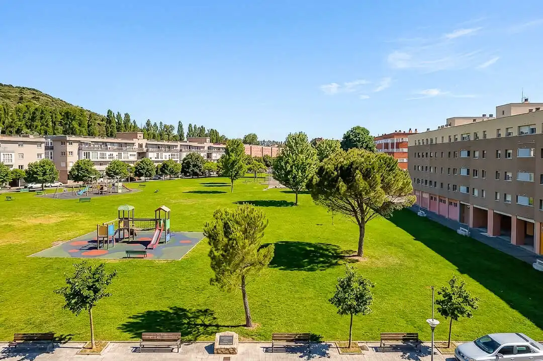 Vista exterior de Dúplex en venta en  Pamplona / Iruña con Calefacción y Terraza