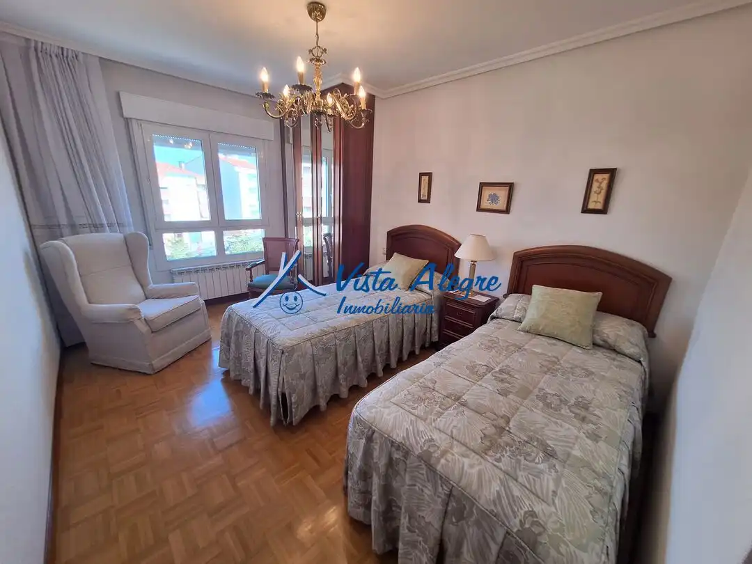 Dormitori de Apartament en venda en Haro amb Calefacció, Parquet i Terrassa