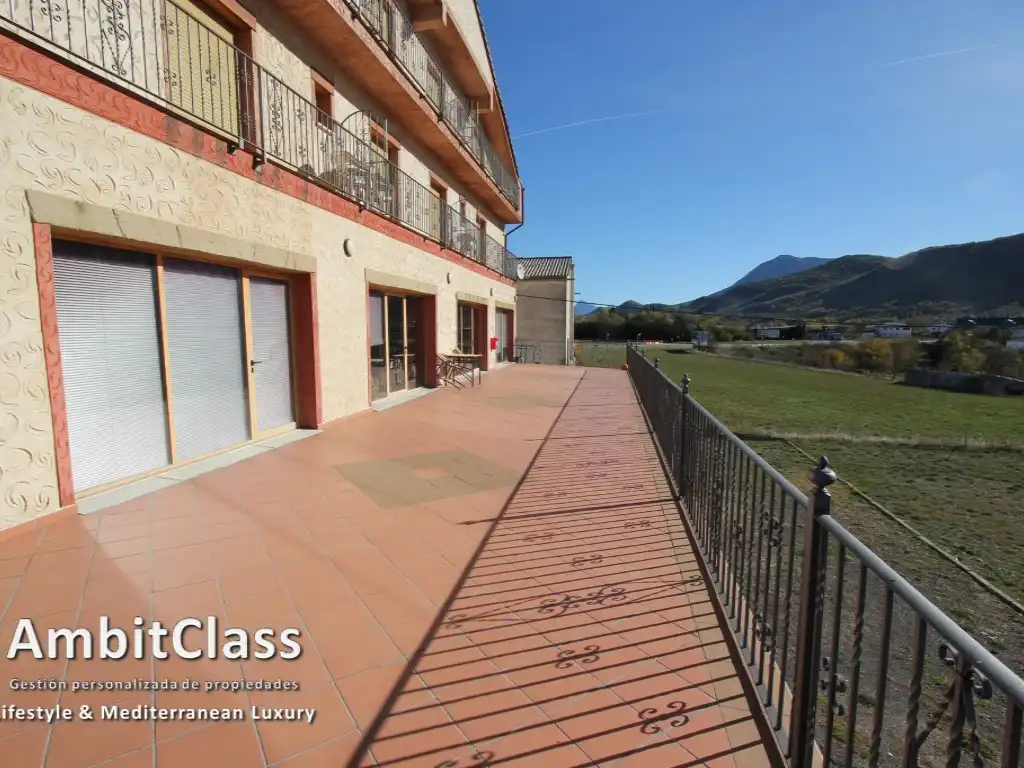 Edificio en venta en Puente la Reina de Jaca