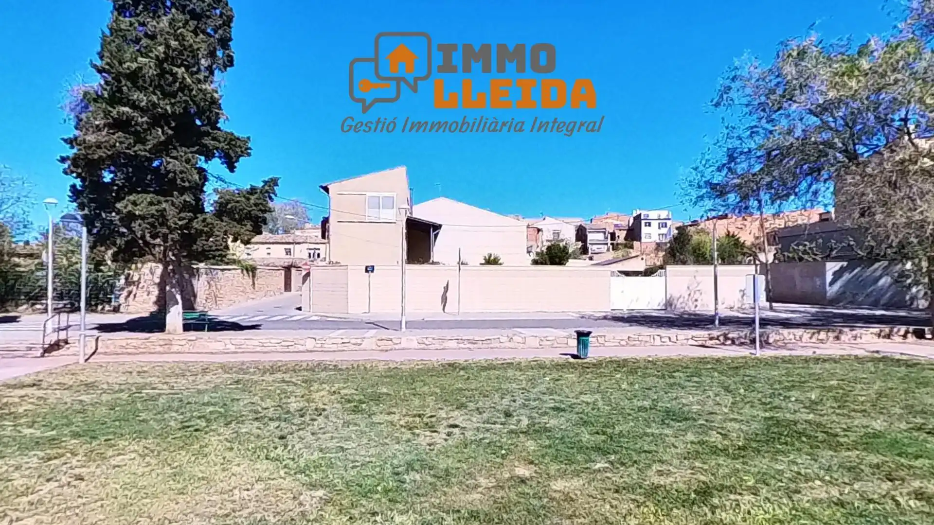 Vista exterior de Casa o xalet en venda en Tàrrega amb Calefacció, Terrassa i Moblat