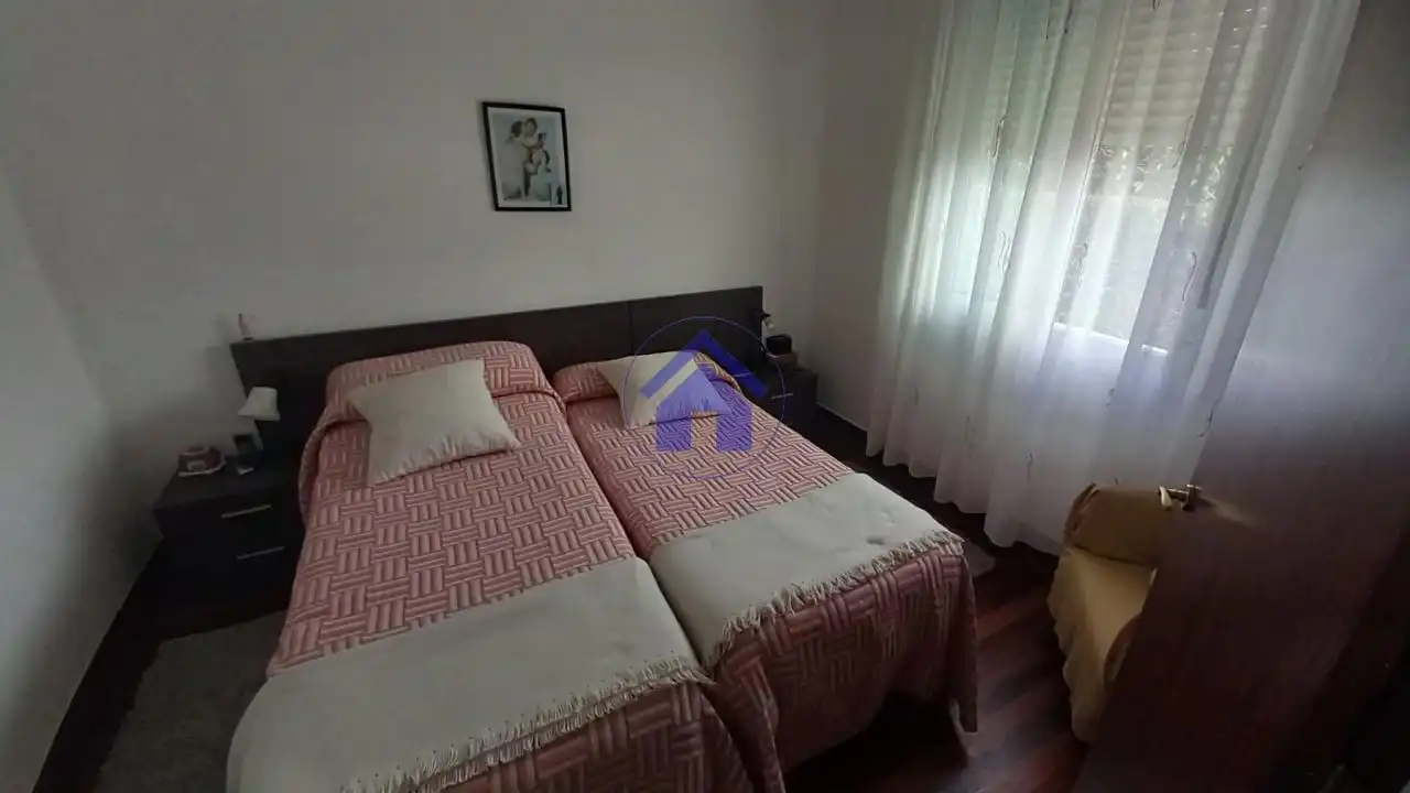 Bedroom of Houses for sale in Vigo   with Heating, Private garden and Parquet flooring