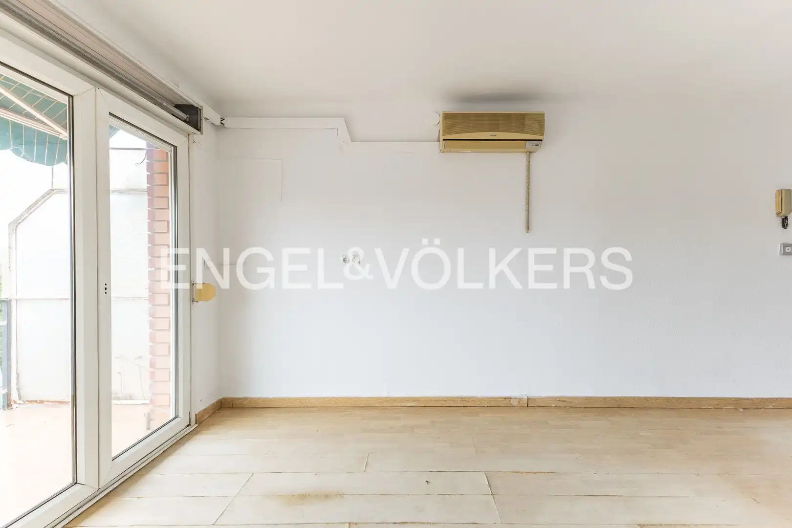 Balcony of Attic for sale in Castelldefels  with Air Conditioner, Heating and Parquet flooring
