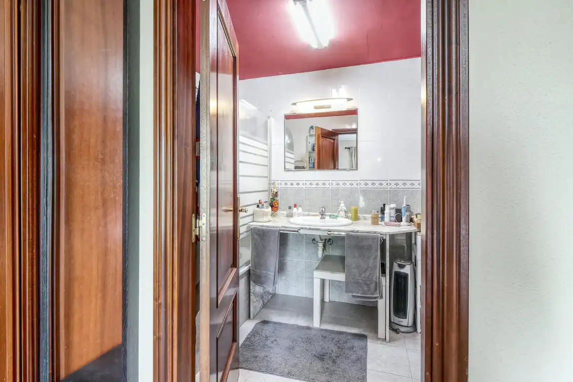 Baño de Casa adosada en venta en A Coruña Capital  con Calefacción, Jardín privado y Parquet