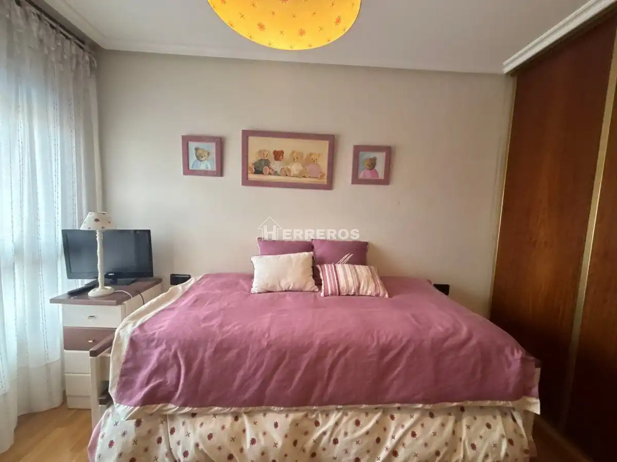 Bedroom of Flat for sale in  Logroño  with Heating, Parquet flooring and Terrace