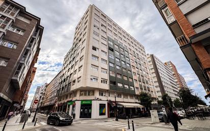 Vista exterior de Pis en venda en Gijón  amb Calefacció