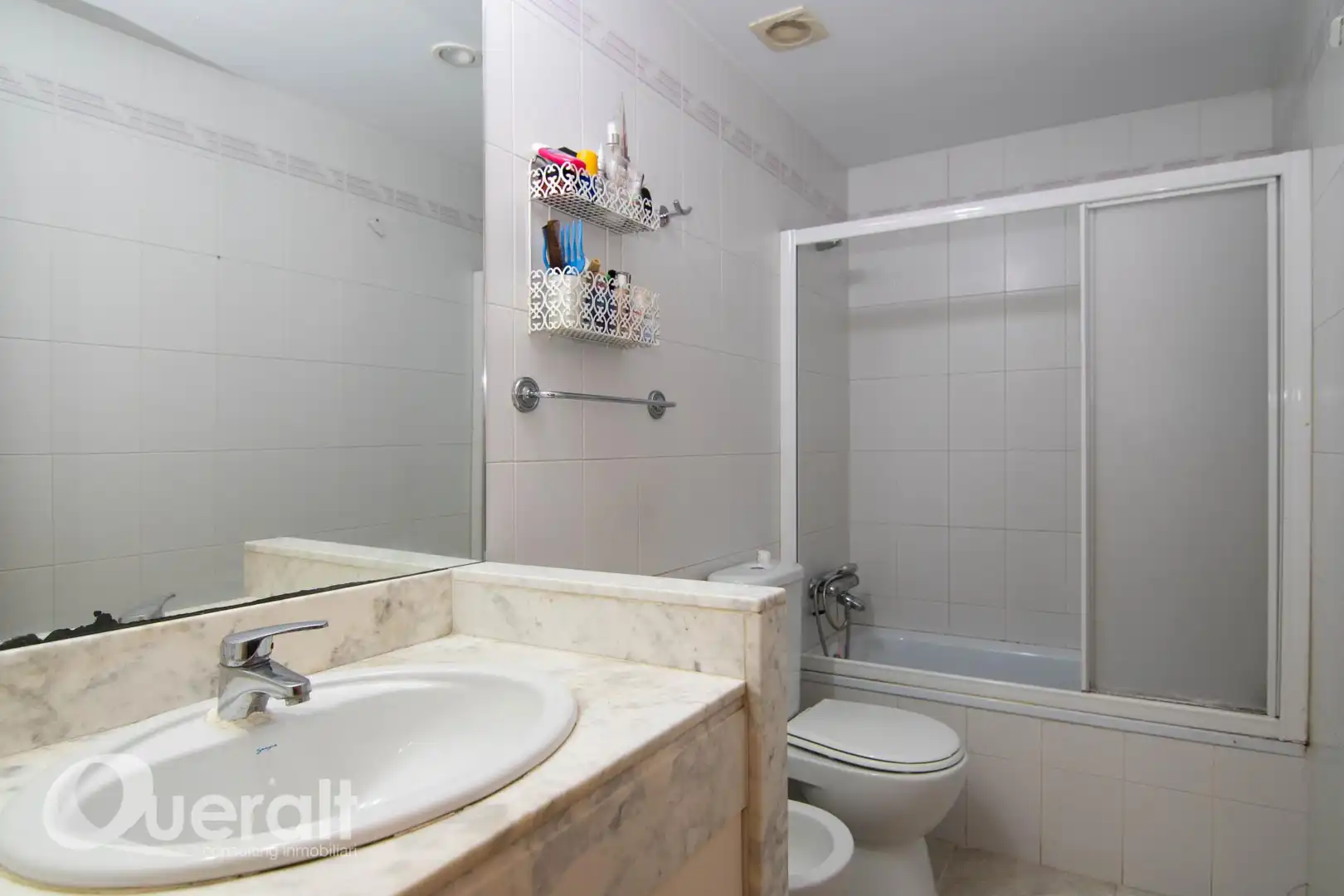 Badezimmer von Wohnung zum Verkauf in Lleida mit Heizung, Abstellraum und Ofen