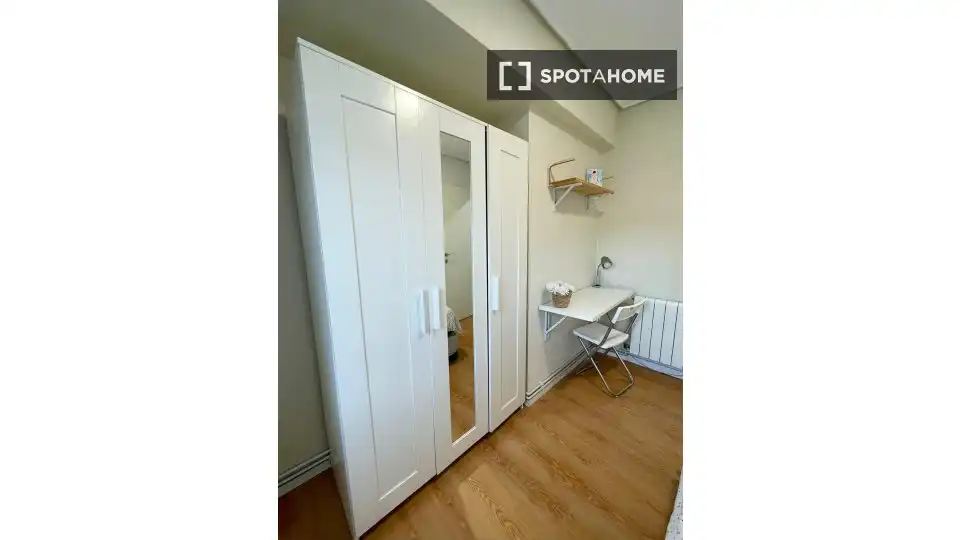 Schlafzimmer von Wohnung zur untervermieten in Santander mit Klimaanlage, Heizung und Terrasse