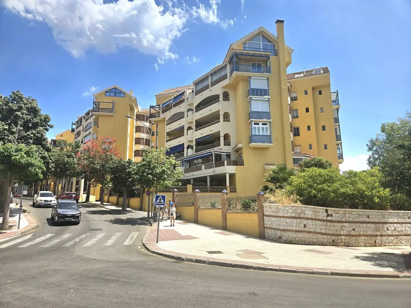 Vista exterior de Àtic en venda en Benalmádena amb Aire condicionat, Jardí privat i Terrassa