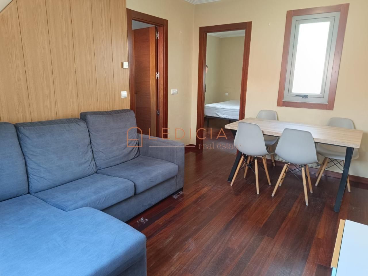 Sala d'estar de Pis en venda en Vigo  amb Calefacció, Traster i Moblat