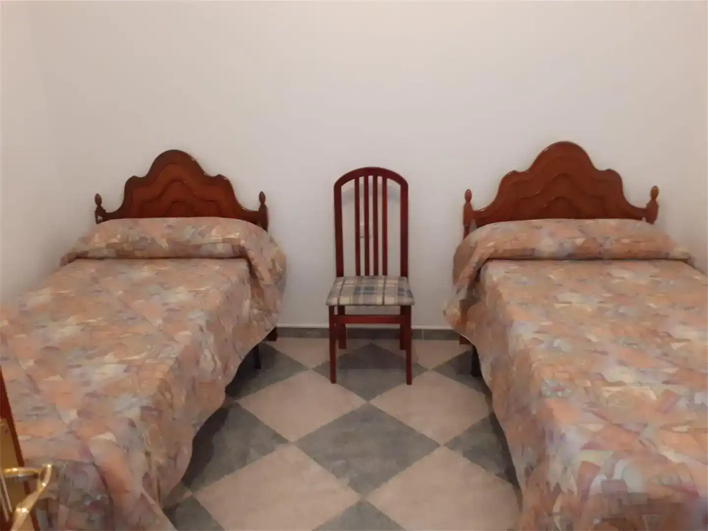 Dormitori de Casa adosada en venda en El Almendro amb Jardí privat i Moblat