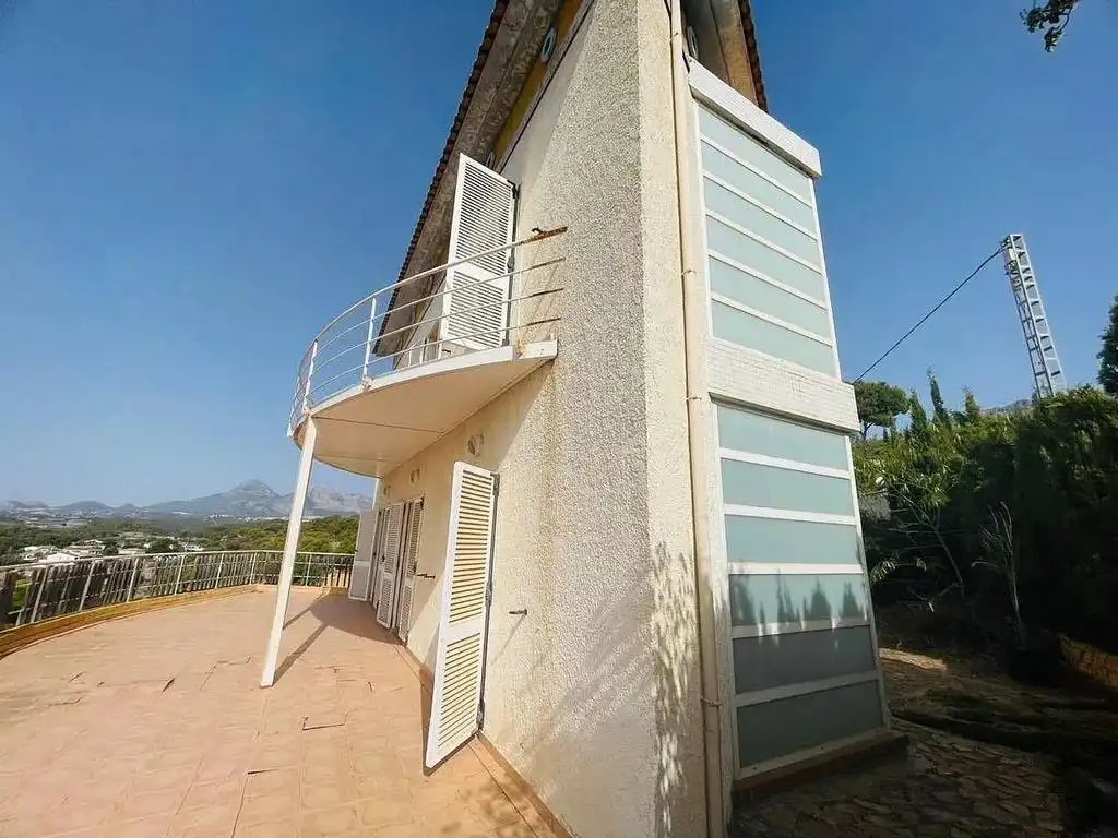 Vista exterior de Casa o xalet en venda en Altea amb Jardí privat i Terrassa