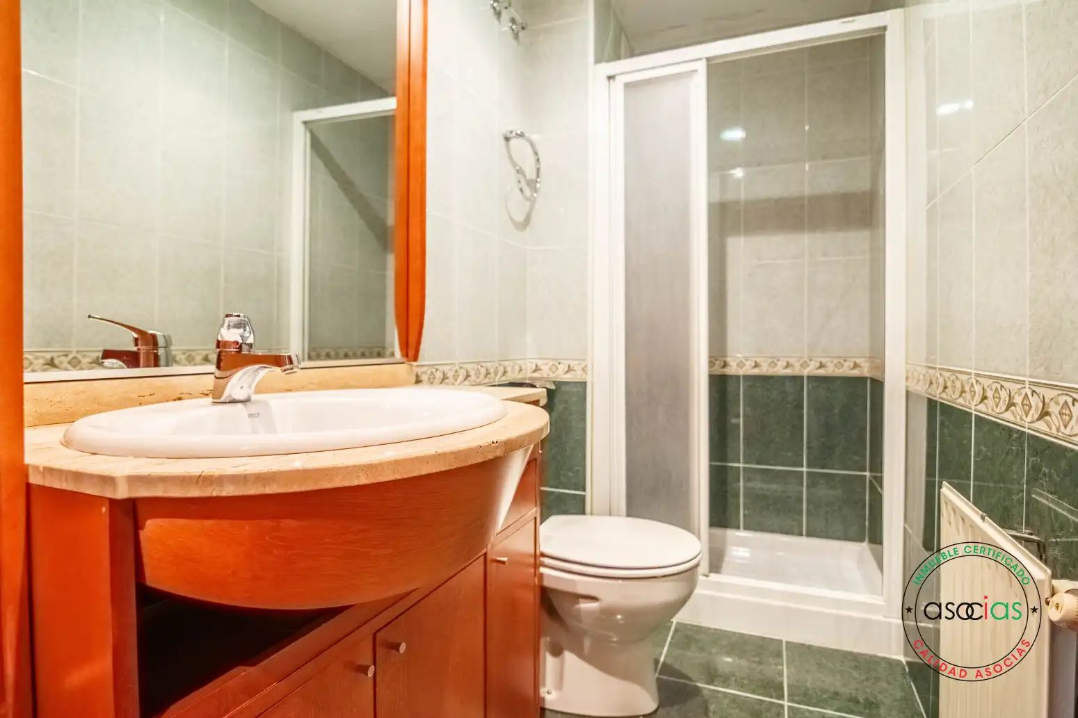 Baño de Casa adosada en venta en Grado con Calefacción, Jardín privado y Parquet