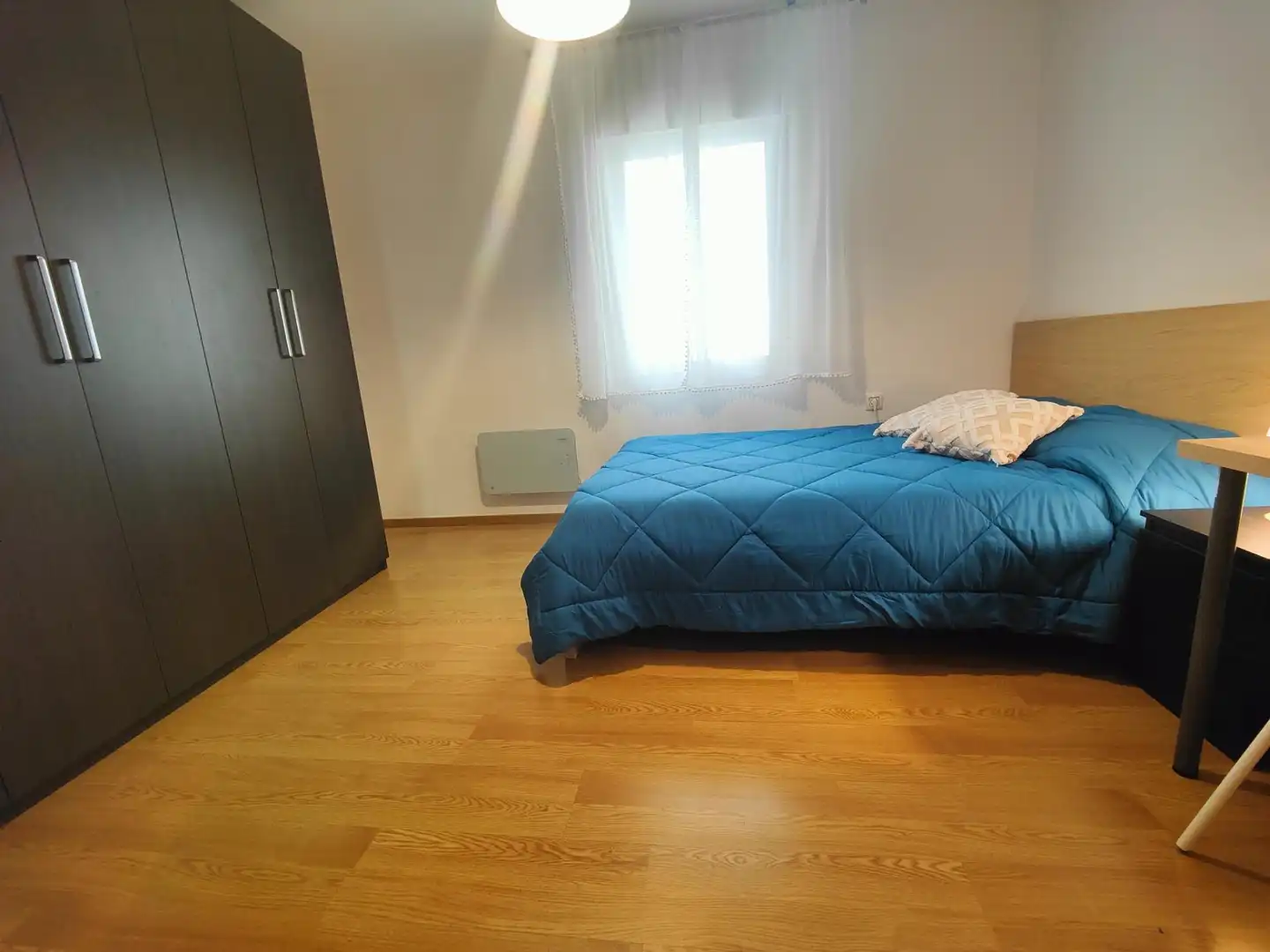 Habitación de Piso de alquiler en Granada con Aire acondicionado, Calefacción y Amueblado