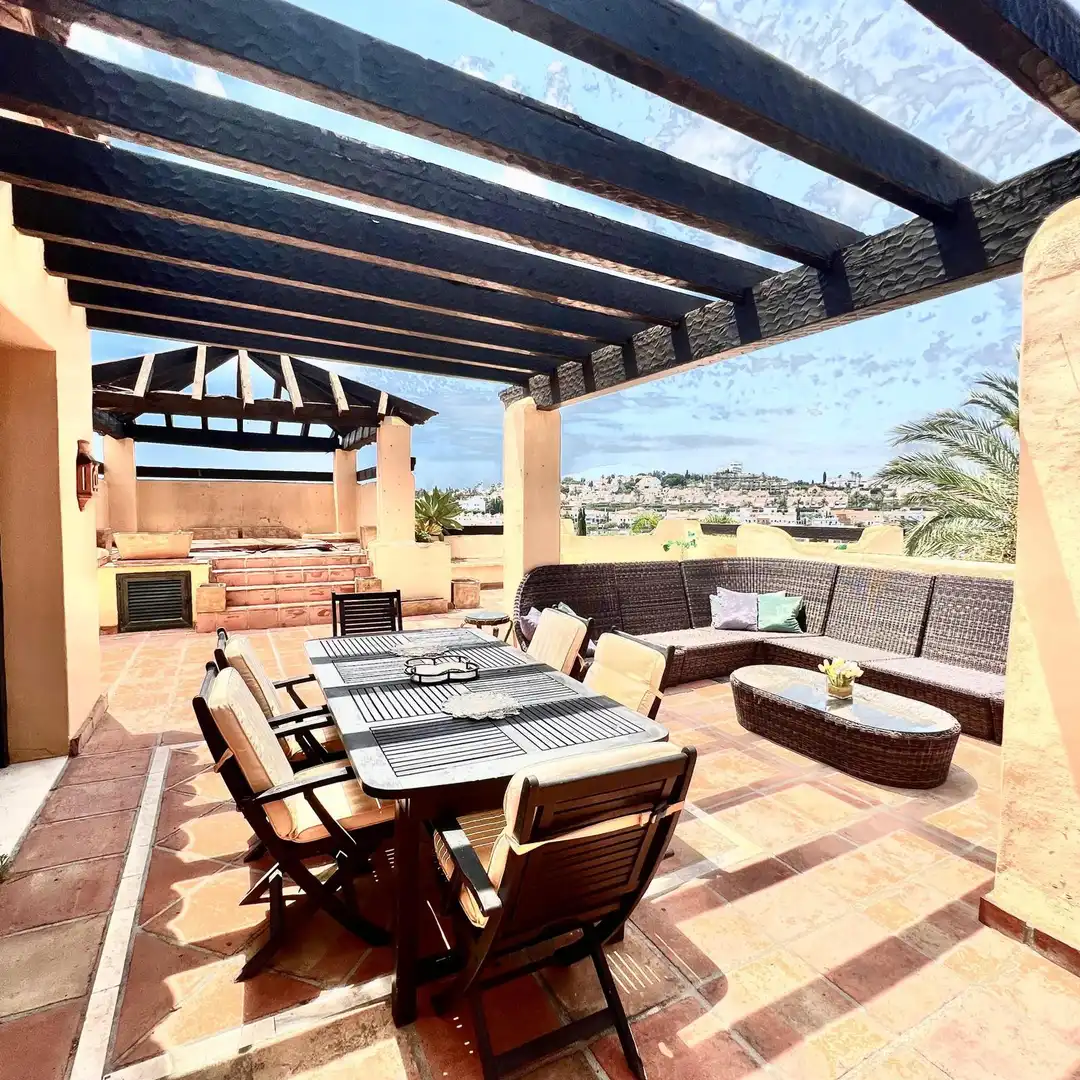 Terrasse von Dachboden zur Miete in Estepona mit Klimaanlage, Terrasse und Schwimmbad