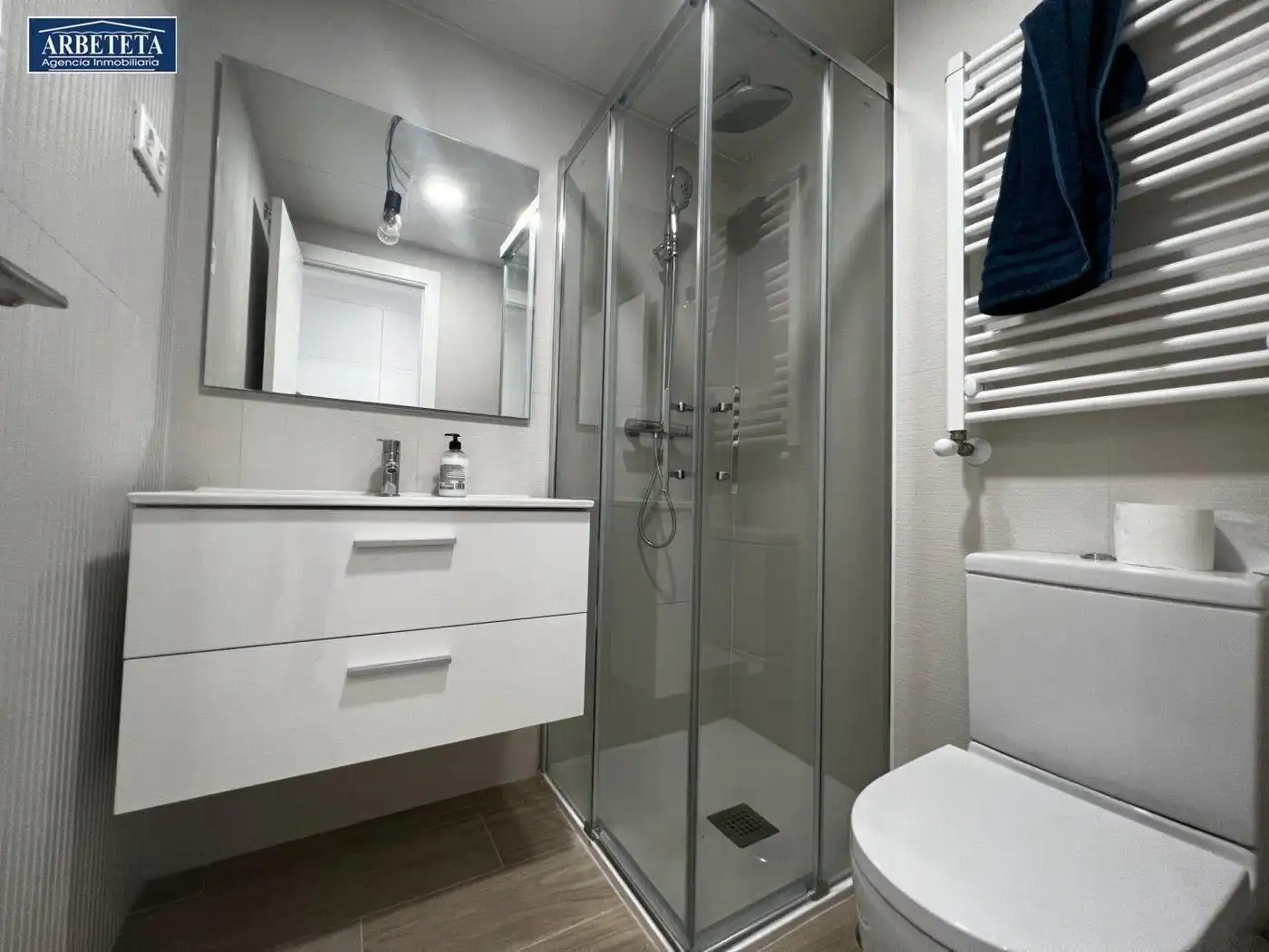 Baño de Piso de alquiler en Guadalajara con Aire acondicionado, Calefacción y Terraza