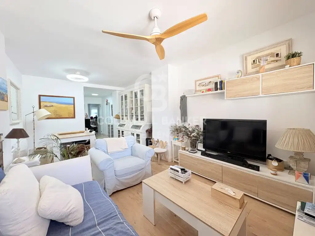 Sala de estar de Planta baja en venta en El Puig de Santa Maria con Jardín privado, Piscina y Horno