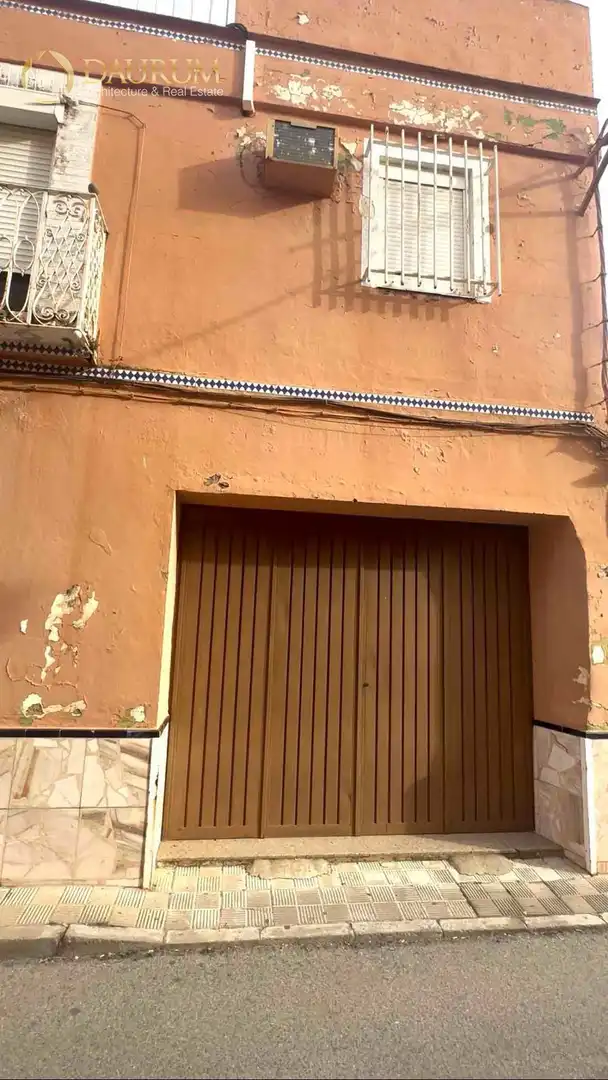Exterior view of Houses for sale in Sevilla  with Air Conditioner, Terrace and Storage room