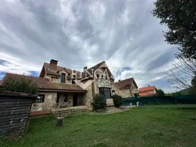 Vista exterior de Casa o xalet en venda en Bareyo amb Calefacció, Jardí privat i Traster