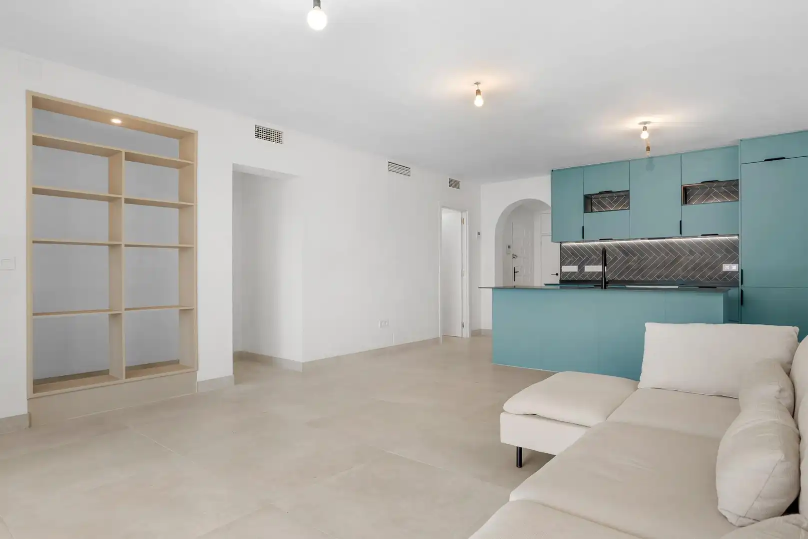 Sala de estar de Planta baja en venta en Marbella con Aire acondicionado, Jardín privado y Terraza