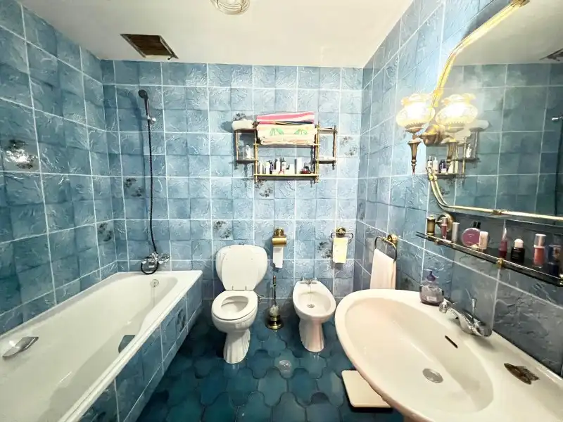 Bany de Casa o xalet en venda en Málaga amb Aire condicionat, Terrassa i Moblat