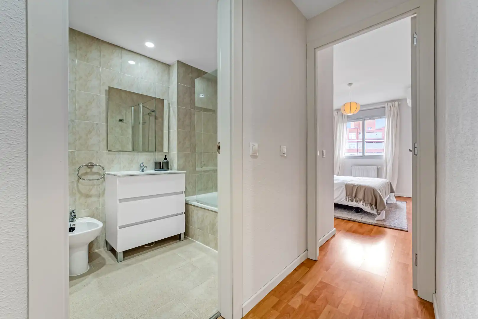 Bathroom of Apartments for rent in Madrid  with Air Conditioner, Heating and Parquet flooring