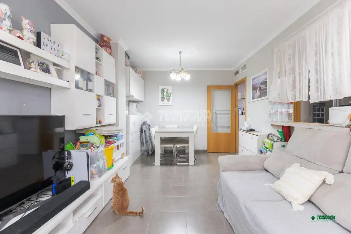 Wohnzimmer von Wohnung zum Verkauf in Almería mit Klimaanlage