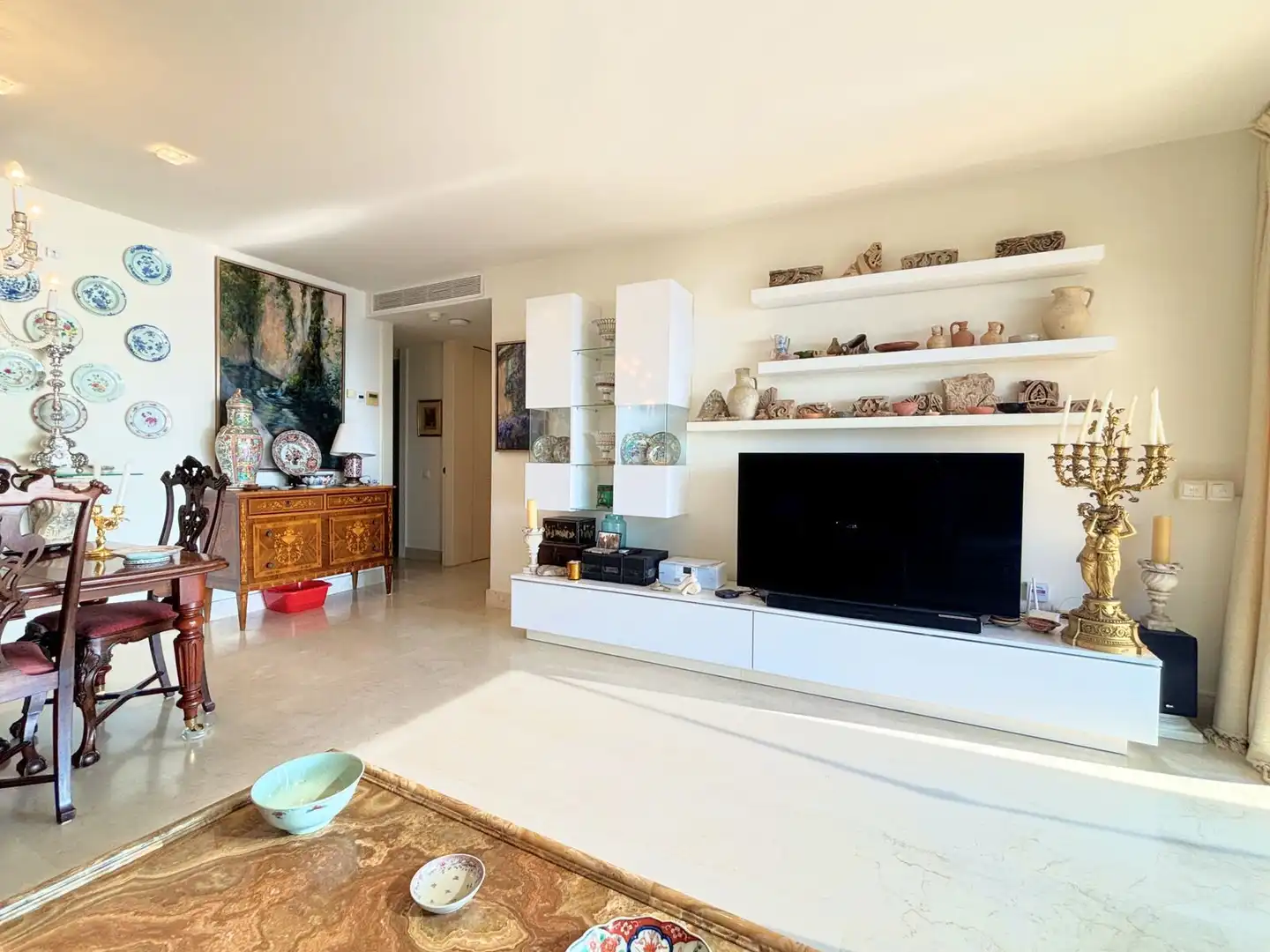 Sala de estar de Ático en venta en Manilva con Aire acondicionado, Terraza y TV