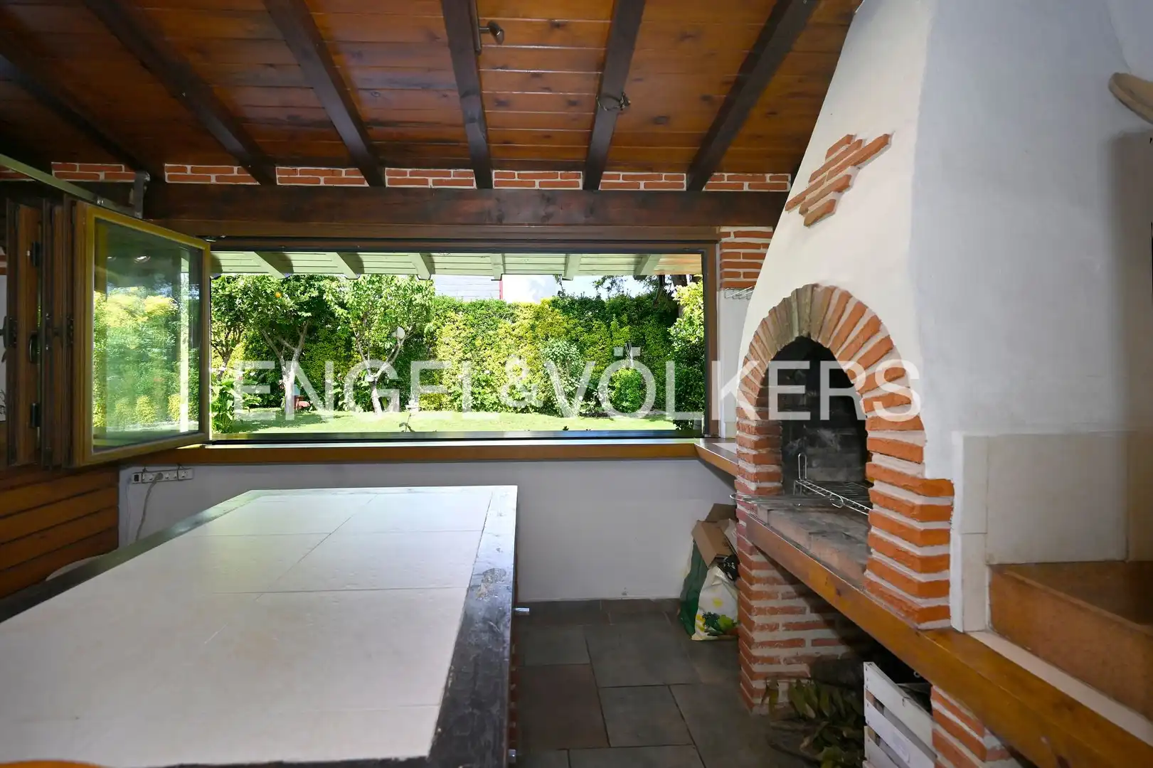 Terrassa de Casa o xalet en venda en Santa Cruz de Bezana amb Calefacció, Jardí privat i Terrassa