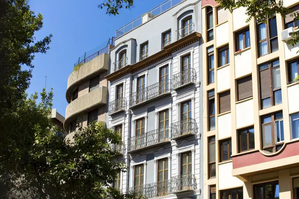 Außenansicht von Wohnung zum Verkauf in Zaragoza mit Klimaanlage, Heizung und Ofen
