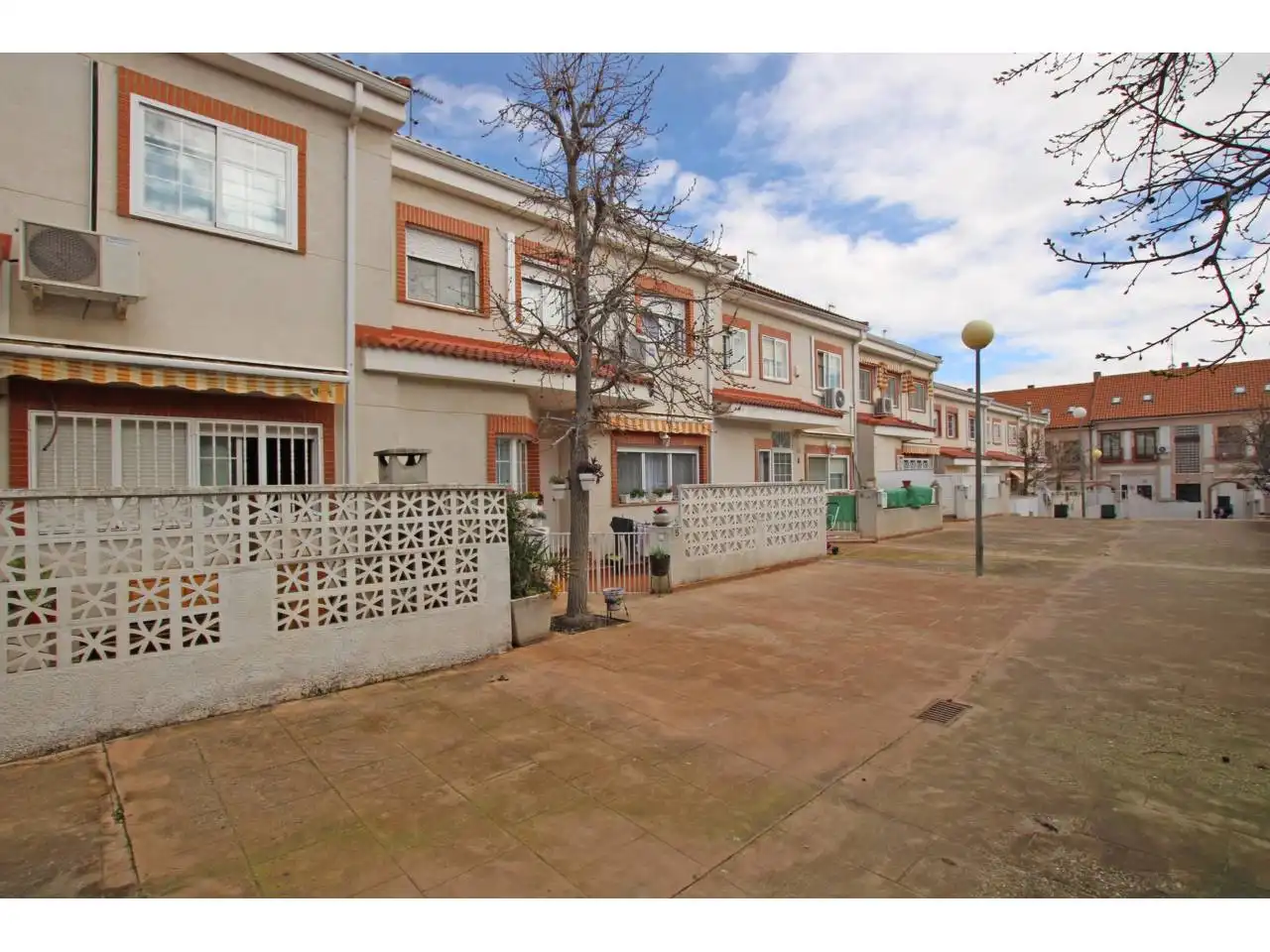 Vista exterior de Casa adosada en venda en El Álamo