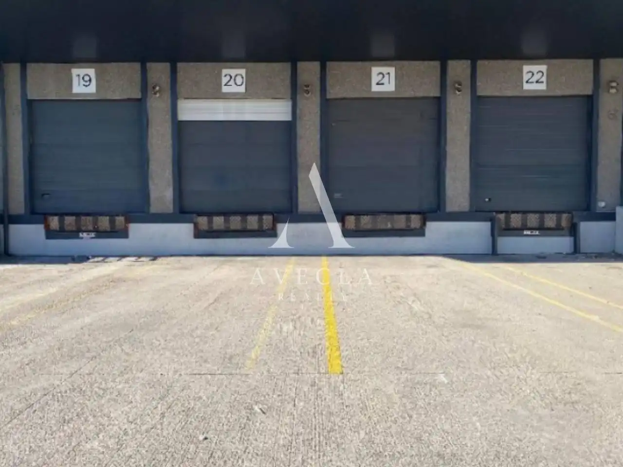 Parkplatz von Fabrikhallen zur Miete in Barcelona