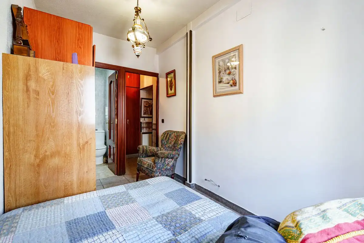 Habitación de Casa adosada en venta en Alcalá de Henares con Aire acondicionado, Calefacción y Jardín privado