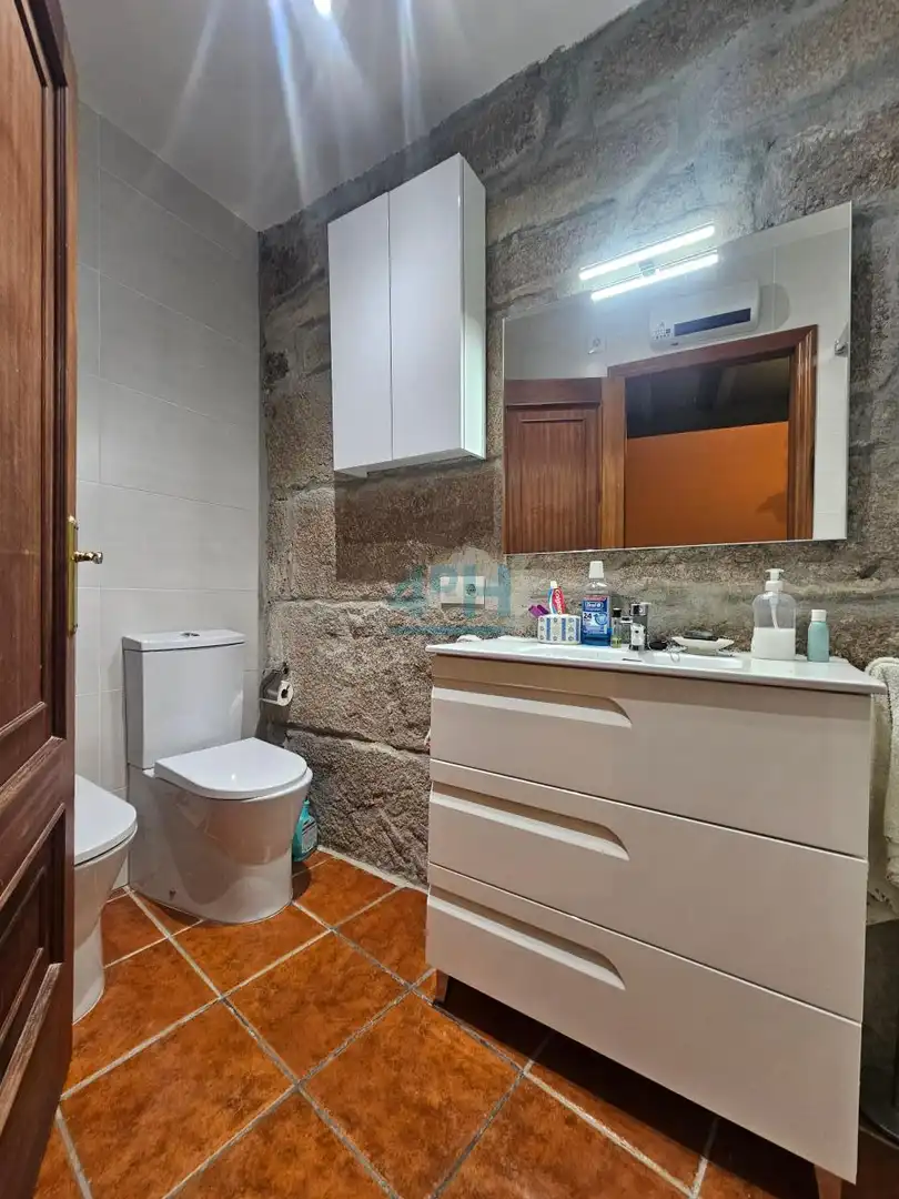 Baño de Finca rústica en venta en Beade  con Jardín privado y Amueblado
