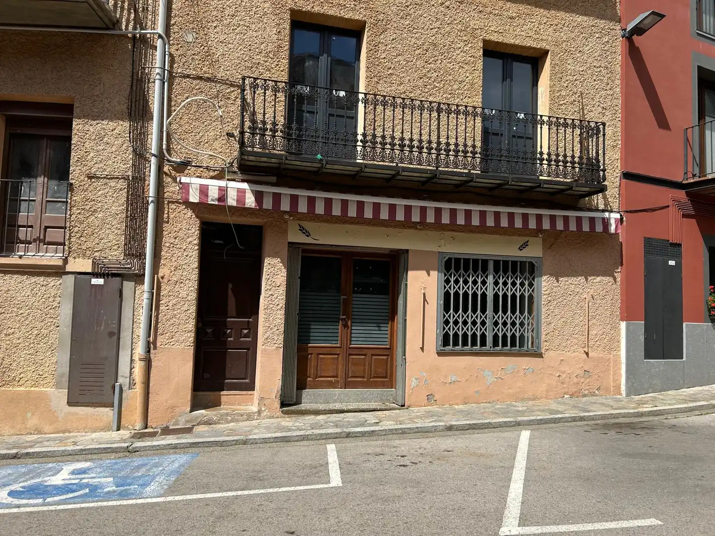 Vista exterior de Local en venda en Molló