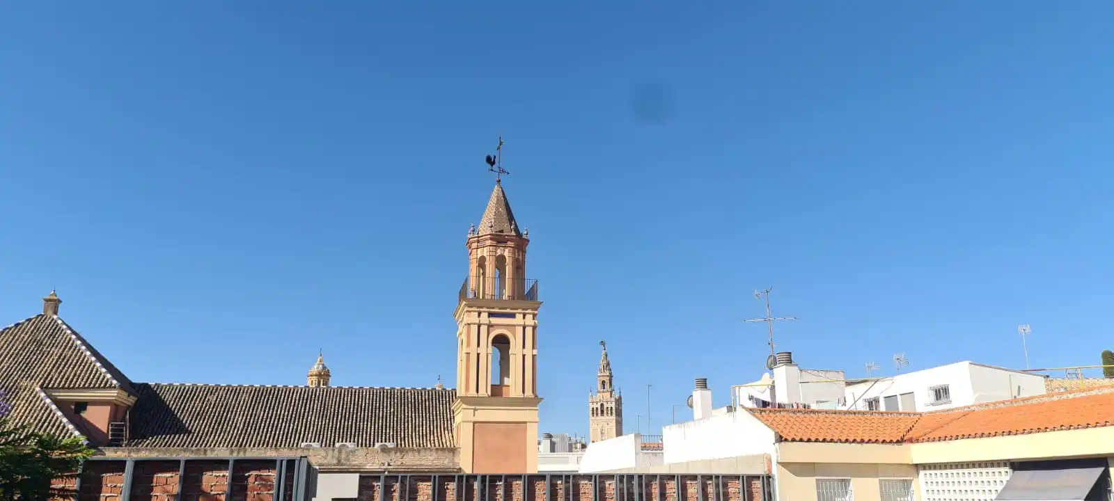 Exterior view of Flat for sale in Sevilla  with Furnished