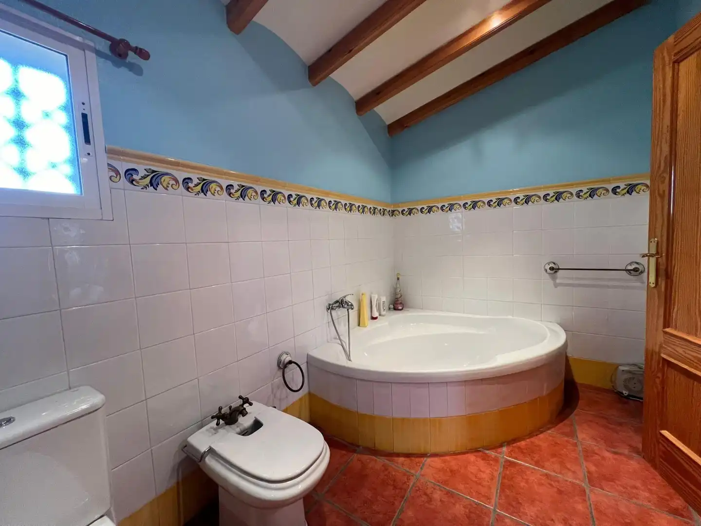 Bany de Casa o xalet en venda en Elche / Elx amb Jardí privat, Terrassa i Piscina