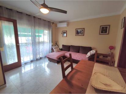 Living room of Flat for sale in Girona Capital  with Air Conditioner, Heating and Balcony
