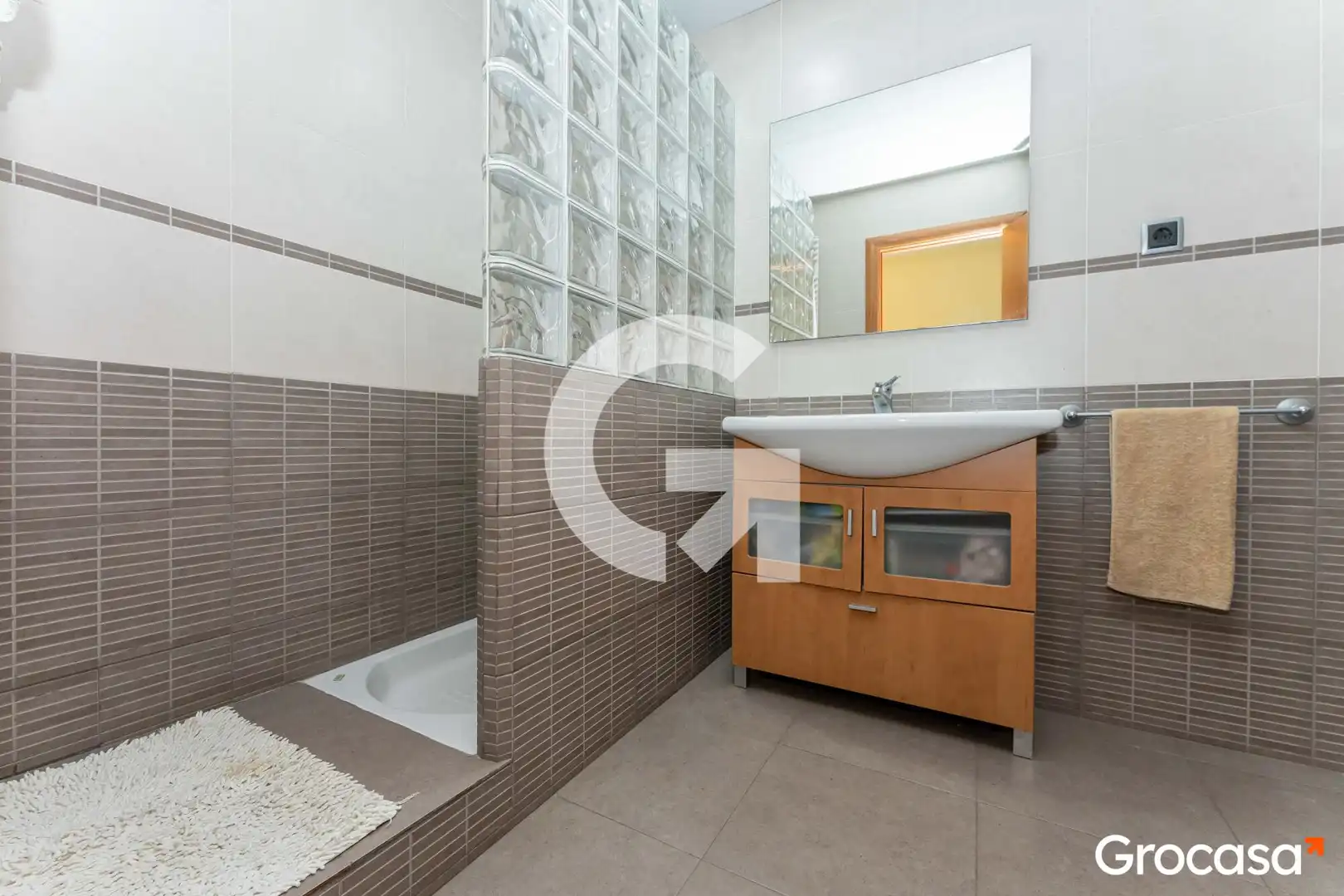 Baño de Casa adosada en venta en Cornellà de Llobregat con Aire acondicionado, Calefacción y Trastero