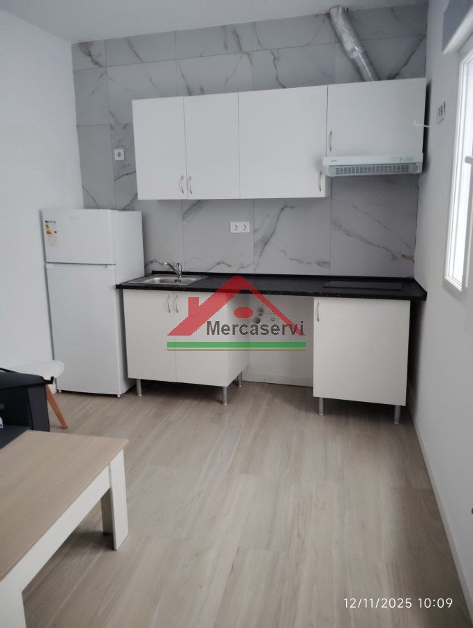 Cuina de Estudi de lloguer en Vinaròs amb Aire condicionat, Calefacció i Moblat