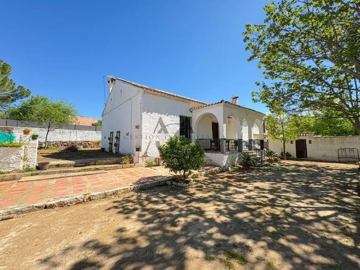 Vista exterior de Casa o chalet en venta en Lucena