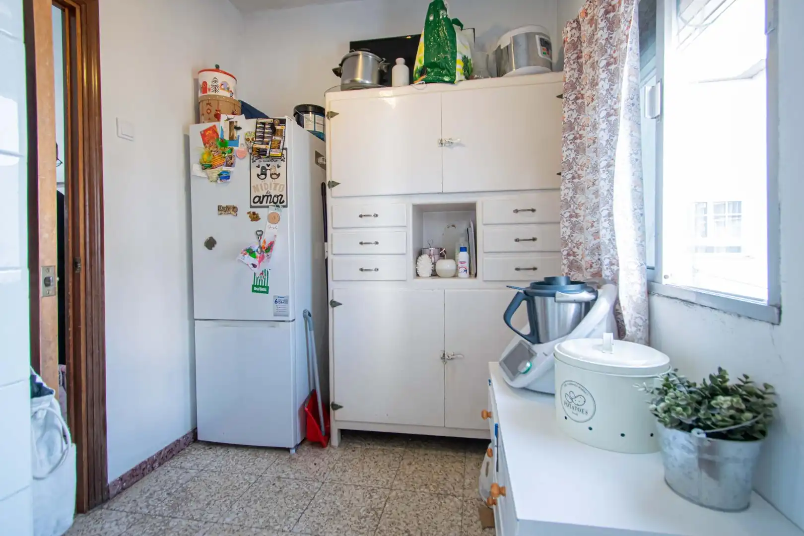 Cuina de Pis en venda en Sevilla amb Aire condicionat i Terrassa