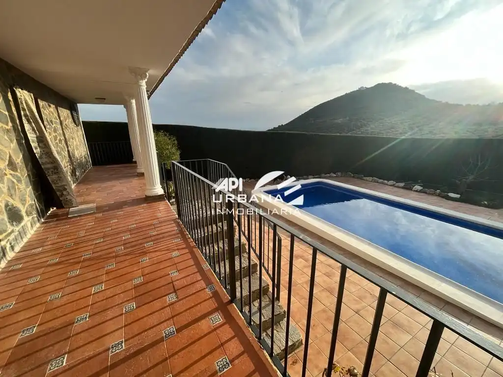 Vista exterior de Casa o chalet en venta en Lucena con Aire acondicionado, Jardín privado y Piscina