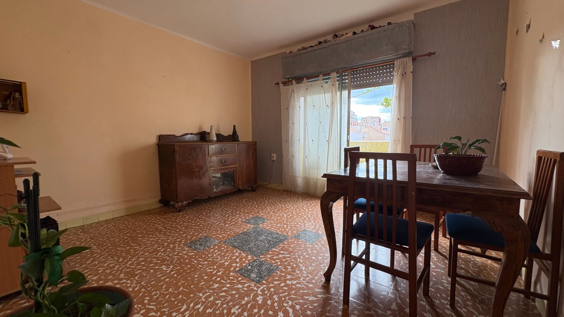 Comedor de Piso en venta en Castellón de la Plana / Castelló de la Plana con Amueblado y Balcón