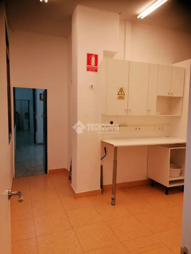 Cuina de Local en venda en Móstoles amb Aire condicionat