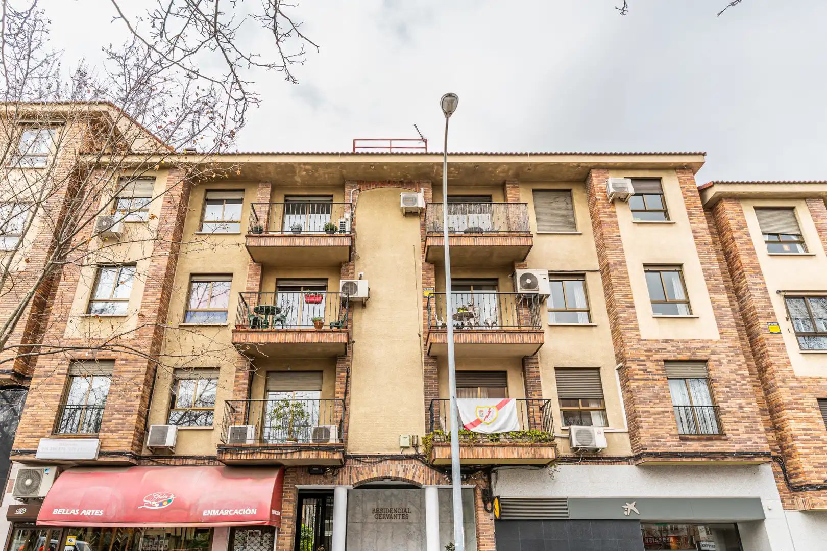 Außenansicht von Wohnung zum Verkauf in Majadahonda mit Klimaanlage, Heizung und Privatgarten