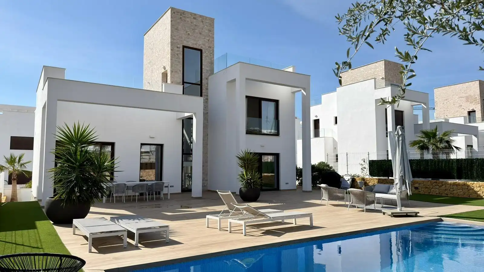 Chalet con piscina en venta en Calle EQUADOR