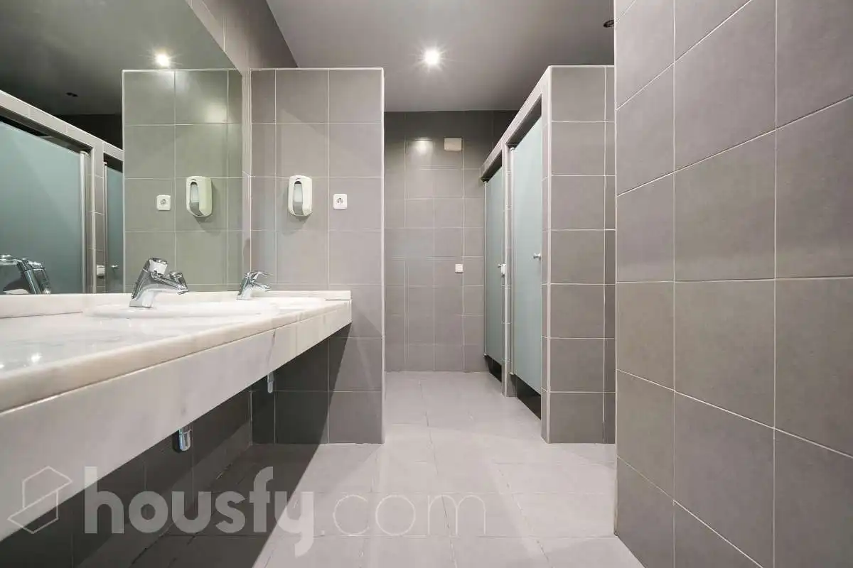Baño de Ático en venta en Madrid con Terraza, Trastero y Piscina comunitaria