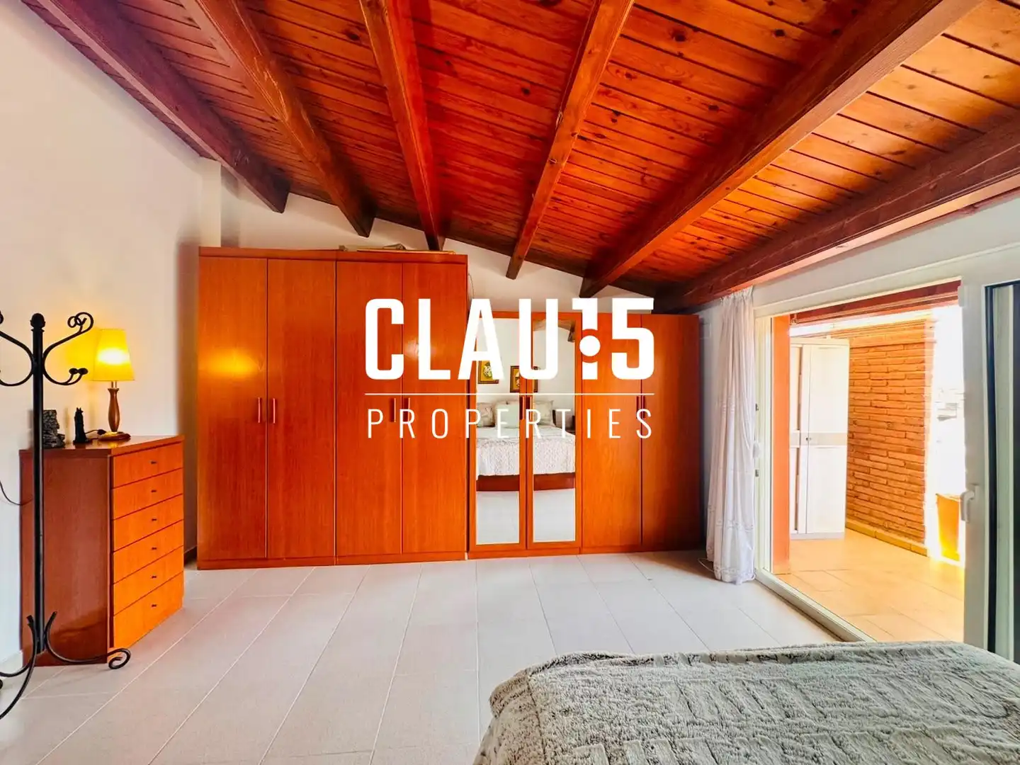 Habitación de Ático en venta en Canet de Mar con Aire acondicionado, Calefacción y Balcón