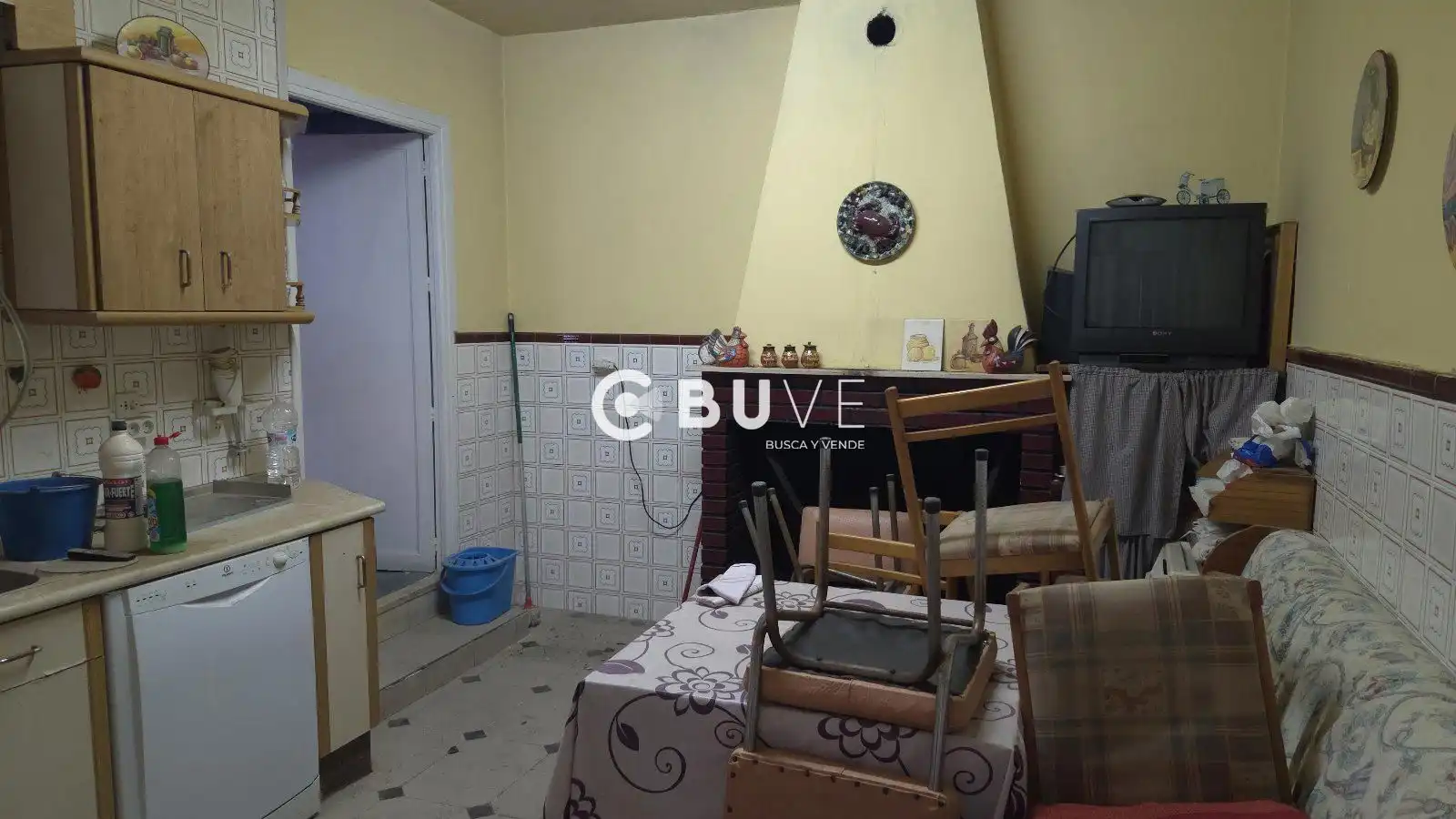 Cuina de Casa o xalet en venda en Miguel Esteban amb Jardí privat