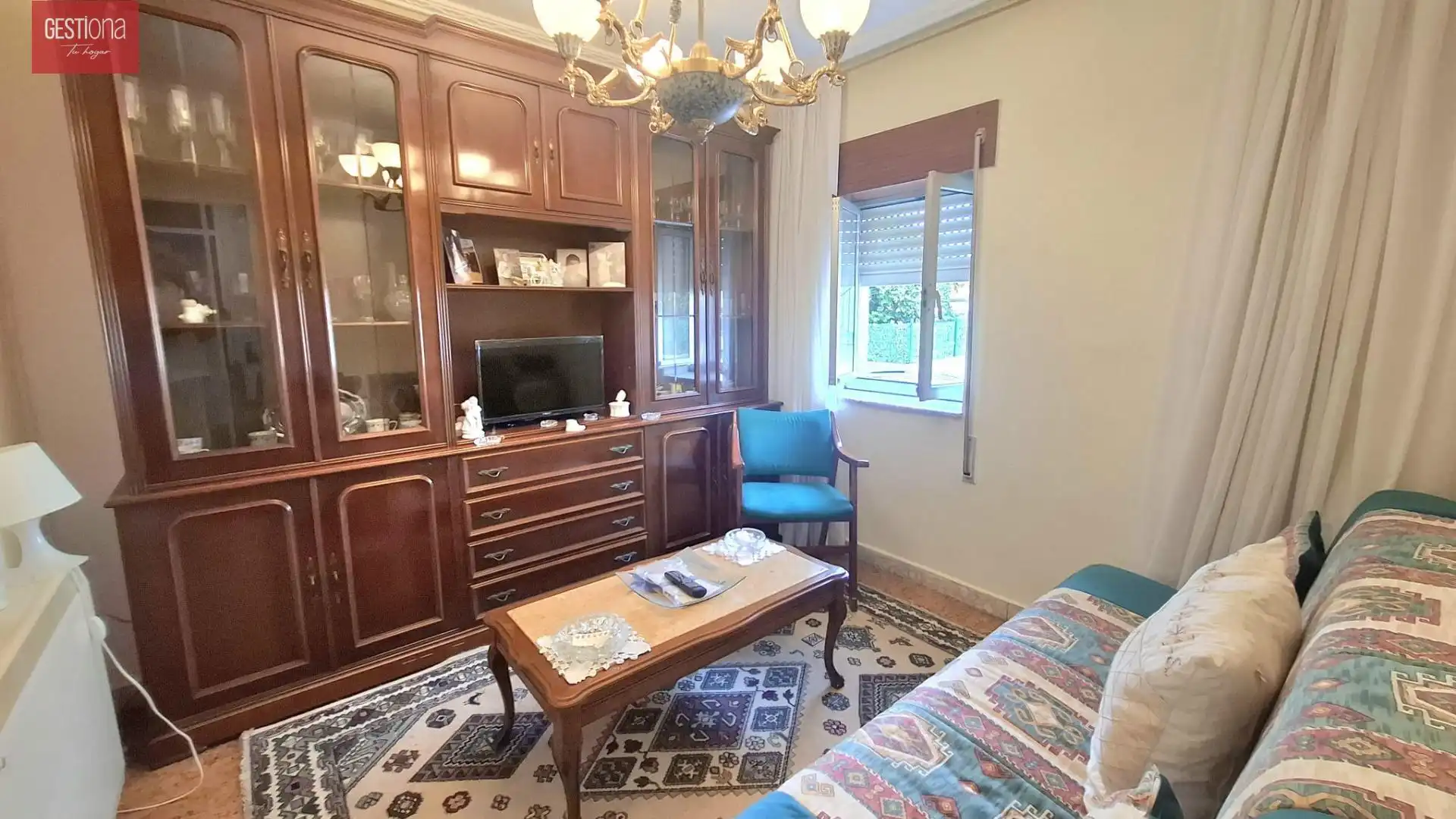 Sala de estar de Piso en venta en Los Corrales de Buelna  con Calefacción, Trastero y Amueblado